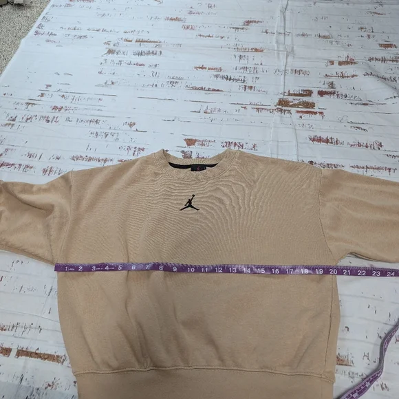 Air Jordan Cropped Fleece Crew Neck Pullover Sweatshirt - Picture 2 of 9